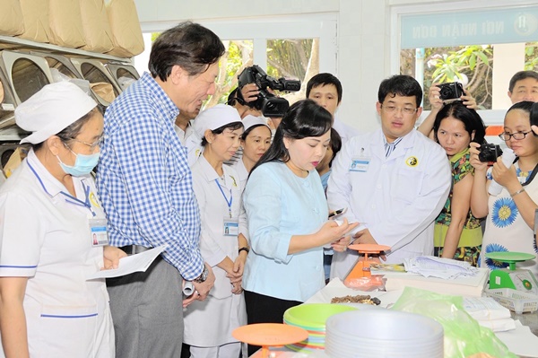 Bệnh nhân tại Viện Y Dược học dân tộc TP. Hồ Chí Minh ngày càng an tâm vì chất lượng khám chữa bệnh không ngừng nâng cao