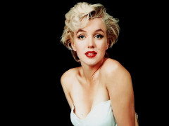 Marilyn Monroe tắm nước đá làm đẹp da