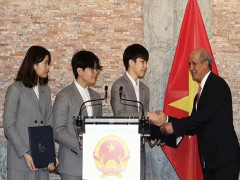 3 học sinh Việt sáng chế mũ ngăn nCoV được WIPO vinh danh
