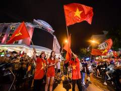 Hàng triệu cổ động viên ra đường “đi bão” ăn mừng U23 Việt Nam giành Huy chương vàng SEA Games 31