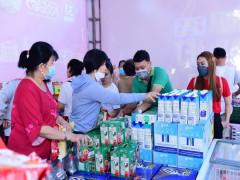 Co.op Food tổ chức khuyến mãi hàng trăm sản phẩm hàng Việt tại Ngày hội “Nghĩa tình Quận 5 – Vì Cộng đồng”