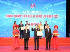 Tổng công ty Tân Cảng Sài Gòn lần thứ tư đón nhận giải thưởng “Doanh nghiệp  tiêu biểu vì người lao động”