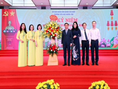 Trường Tiểu học Nghĩa Tân kỷ niệm 40 năm Ngày nhà giáo Việt Nam và đón nhận Huân chương Lao động hạng Nhất