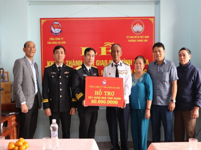 Tổng Công ty Tân Cảng Sài Gòn bàn giao nhà tình nghĩa tại Thanh Hóa và Nghệ An