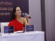 Giám khảo Thuý Hạnh đồng hành cùng  các thí sinh ở vòng sơ tuyển mở rộng Hoa hậu Bản sắc Việt toàn cầu 2019 tại Hải Phòng