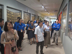 Thăm tòa nhà Quốc hội Việt Nam và khu trưng bày di tích góp phần giáo dục truyền thống