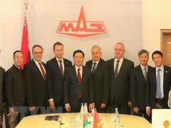 Phó Thủ tướng thăm nhà máy sản xuất ôtô MAZ của Belarus