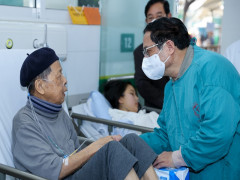 Thủ tướng kiểm tra đột xuất nhiều bệnh viện tuyến cuối, chỉ đạo nhiều vấn đề cấp bách
