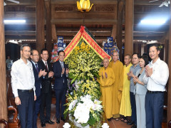 Phó Thủ tướng Trần Lưu Quang thăm, tặng quà tại Bắc Ninh nhân Lễ Phật đản Phật lịch 2567