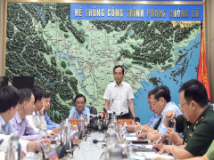 Phó Thủ tướng Trần Lưu Quang chủ trì họp chống bão số 1
