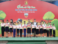Trao tặng 02 công trình sân chơi và 30 suất học bổng cho thiếu nhi  tại tỉnh Bình Thuận