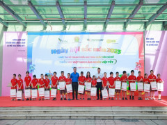 500 em thiếu nhi tham dự Cuộc thi vẽ tranh với chủ đề: “Thiếu nhi Việt Nam làm nghìn việc tốt” tại Thành phố Hà Hội