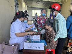 Bệnh viện Lê Văn Thịnh khám chữa bệnh, mổ mắt và tặng quà cho hơn 900 bà con tại tỉnh Cà Mau
