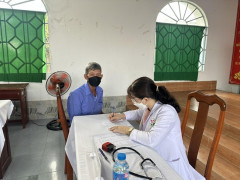 Bệnh viện Lê Văn Thịnh: khám, chữa bệnh miễn phí, tặng quà cho hơn 500 người dân diện nghèo và trao 115 suất học bổng tại huyện Thới Lai, Tp Cần Thơ