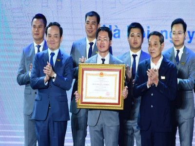 Hội Doanh nghiệp trẻ Hà Nội đón nhận Huân chương Lao động hạng Nhì