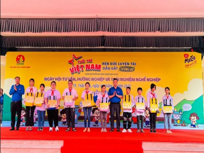 Hơn 380 học sinh tham dự Ngày hội Tư vấn, hướng nghiệp và trải nghiệm nghề nghiệp dành cho khối học sinh THCS Thái Bình