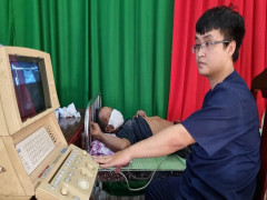Bệnh viện Lê Văn Thịnh: Khám bệnh, cấp thuốc và tặng quà cho đồng bào Ca Dong Sơn Tây, Quảng Ngãi