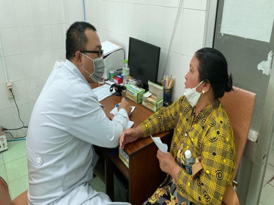 Đoàn Y,  Bác sĩ BV Lê Văn Thịnh khám bệnh, cấp thuốc miễn phí cho 500 bệnh nhân nghèo huyện Tuy Phong, Bình Thuận