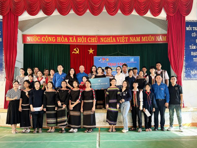 Trao tặng máy tính và học bổng cho học sinh trên địa bàn tỉnh Đắk Lắk