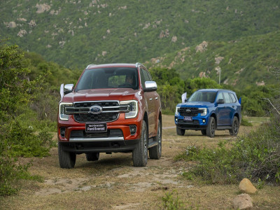 Ford Everest ngày càng nới rộng khoảng cách với Hyundai Santa Fe trên cuộc đua giành thị phần phân khúc SUV 7 chỗ