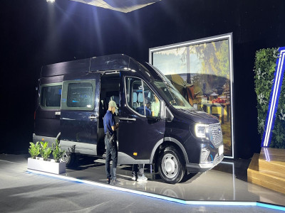 Ford kinh doanh Transit Limousine chính hãng: Có 2 lựa chọn, giá từ 1,379 tỷ đồng